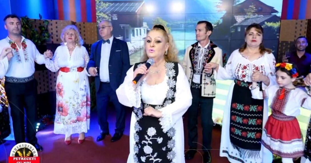 Cântăreață scuipată și înjurată în timp ce filma o emisiune pentru Paște