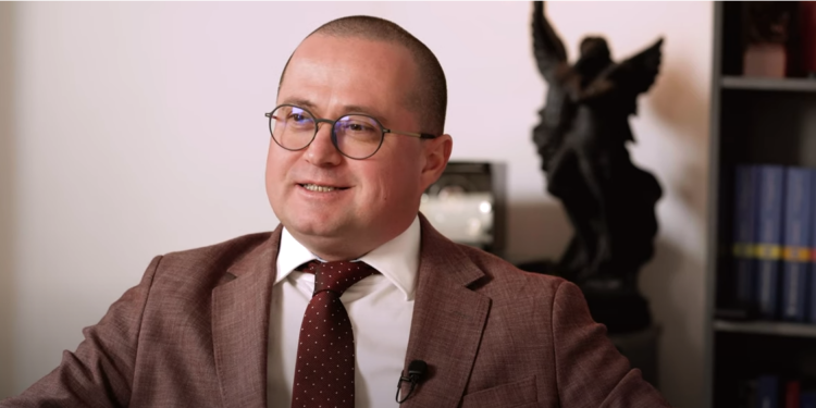 În culisele avocaturii penale cu celebrul Răzvan Doseanu: De la stagiatură la succes. Există riscul ca avocatul să devină o țintă numai pentru că are un anumit client important