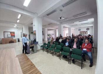 Prima întâlnire a workshop-ului „De la idee la realitate – TERMOFICAREA MUNICIPIULUI ORADEA” a umplut sala la Universitatea din Oradea
