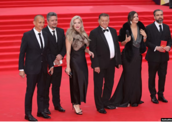 Regizorul-preot Mega: „Am slujit la Kremlin cu aprobarea patriarhului Kiril.Când slujesc în afara țării, sunt primit, întotdeauna, cu drag. Am slujit și în parohiile Patriarhiei Ecumenice, și în Patriarhia Alexandriei, și în Orthodox Church of America, în Grecia, în Cipru. Niciodată nu mi s-a cerut «binecuvântare» de la episcopul Oradiei. Sunt un preot cunoscut și merg acolo unde sunt invitat”