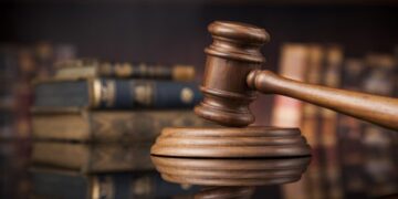 Recurs în interesul legii privind situația în care față de inculpat este pusă în mișcare acțiunea penală pentru săvârșirea unei infracțiuni pentru care este cercetat în stare de libertate, iar ulterior există suspiciunea rezonabilă că inculpatul a săvârșit cu intenție o nouă infracțiune sau pregătește săvârșirea unei noi infracțiuni