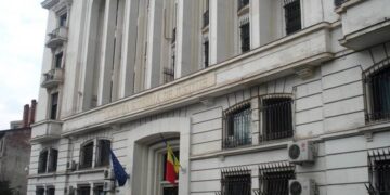 Constituționalitatea dezlegării dată chestiunilor de drept ce este obligatorie pentru instanța care a solicitat dezlegarea de la data pronunțării deciziei, iar pentru celelalte instanțe, de la data publicării deciziei în Monitorul Oficial