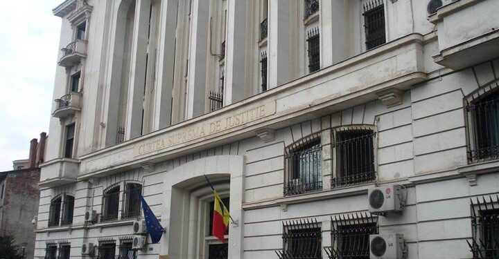 Constituționalitatea dezlegării dată chestiunilor de drept ce este obligatorie pentru instanța care a solicitat dezlegarea de la data pronunțării deciziei, iar pentru celelalte instanțe, de la data publicării deciziei în Monitorul Oficial