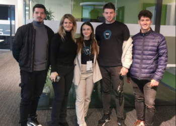 Orădenii care au făcut o aplicație ce emite semnale de pericol spre 112, dacă ai o criză de inimă. Cum poți deveni eroul principal al  poveștilor copilăriei