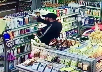 Un bărbat și-a expus organele genitale în magazinul unei stații Peco Oradea după ce a primit o provocare pe rețelele de socializare. Condamnat la 130 zile amendă