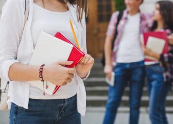 Ora la școală de 40 de minute şi pauza de 5 minute sunt discriminatorii