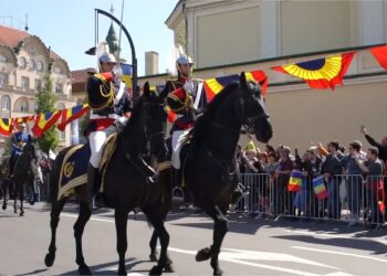 La mulți ani, Oradea! Paradă militară cu 600 de militari, tancuri, elicoptere și concert extraordinar de folclor cu Andra
