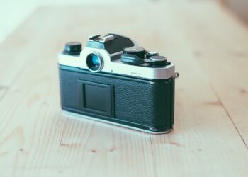 Noțiunile de „locuință”, „încăpere” sau „dependință” din conținutul infracțiunii de violare a vieții private au același înțeles cu noțiunile de „locuință”, „încăpere” sau „dependință” din conținutul infracțiunii de violare de domiciliu