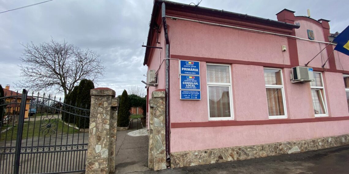 Primarul de Ineu, vânător pe facebook. Localnicii avertizați că un like pentru Morna îi costă