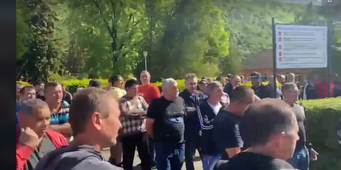 Protest spontan al minerilor de la Vast. Nu și-au primit banii de două luni și tichetele de masă de trei luni