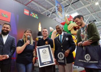Orădenii Bence Czilli și Botond Czilli în fruntea echipei care a construit cea mai mare dioramă din lume de 1 milion de piese,record mondial