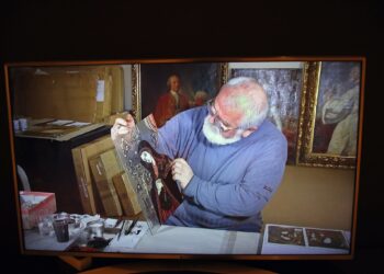 Obiecte cultice realizate de 20 de creatori populari pe parcursul a trei decenii, expuse. Sunt parte a colecției Secției de Etnografie