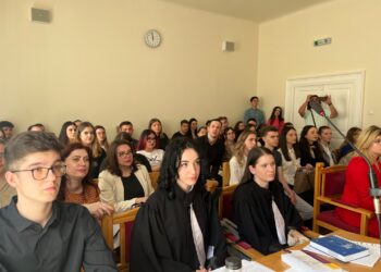 Paul Chichișan, cel mai bun student  de la U Oradea, în  rol de judecător