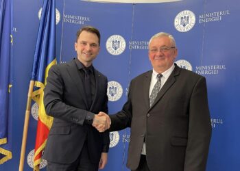 Primarul Todoca semnează pentru o investiție de 5,8 milioane lei într-un parc fotovoltaic construit în zona Tinăud