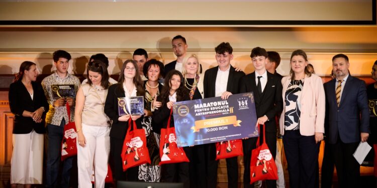 Echipa de elevi a Colegiului Național ”Emanuil Gojdu” din Oradea a adjudecat marele premiu la Maratonul pentru Educație Antreprenorială