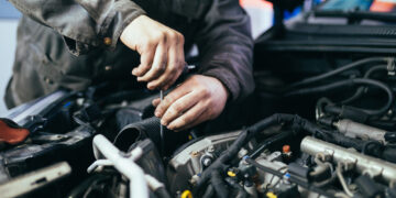 Modalitatea de stabilire a orei de manoperă pentru repararea unui autoturism, parte a despăgubirii cuvenite celui păgubit | Practică neunitară