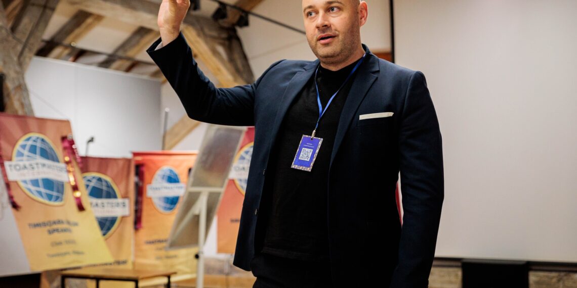 Orădeanul Horia Cheregi, printre cei mai buni români la discursuri