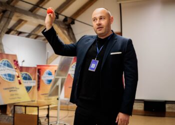 Orădeanul Horia Cheregi, printre cei mai buni români la discursuri