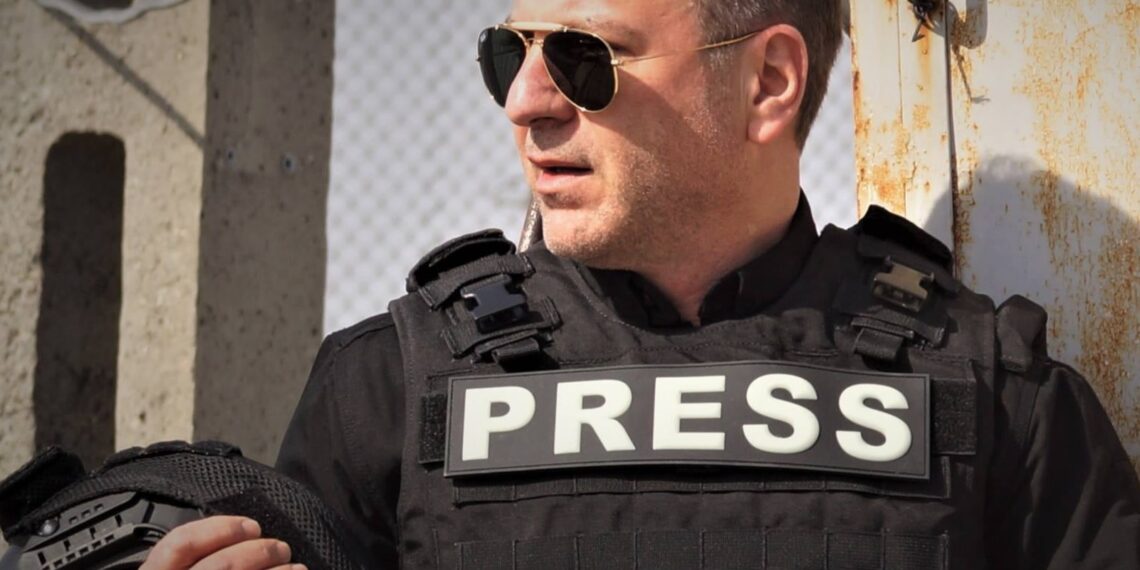 Un jurnalist celebru se retrage din televiziune. Fiul său, diagnosticat cu autism, urmează un tratament inovativ în Viena