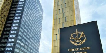 Lipsa personalului aeroportuar pentru încărcarea bagajelor care a cauzat o întârziere prelungită a zborului poate constitui o „împrejurare excepțională” | Decizia CJUE