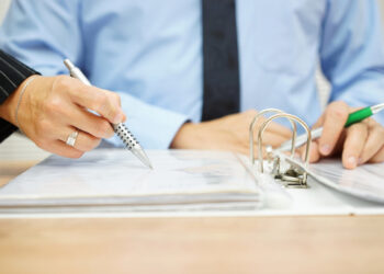 Despăgubiri morale: afirmații defăimătoare, depășirea limitelor dreptului la liberă exprimare