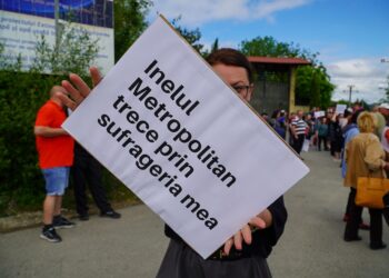 Împreună mutăm inelul Metropolitan N-V. Orădenii din Podgoria și Gheorghe Doja, protest în fața Consiliului Județean Bihor