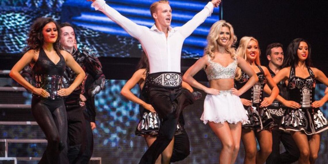 VIDEO. Michael Flatley,  geniul  dansului, la Arena Oradea cu Lord of the Dance. Cât costă un bilet la VIP
