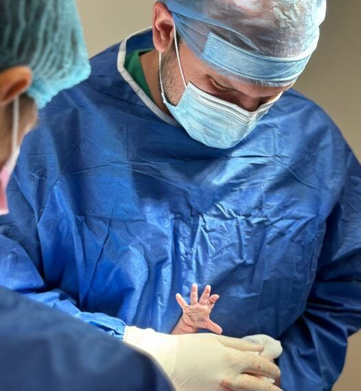 Caz deosebit rezolvat de doctorul Mihai Luncan. Endometrioane foarte mari, îndepărtate în timpul nașterii. “Domnul doctor este ca un membru al familiei mele. Mi se face pielea de găină numai când aduc vorba despre dumnealui…“