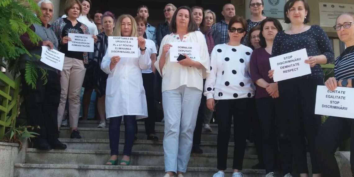 Discriminați. Protest spontan la APM Bihor. Angajații anunță că vor intra în grevă generală