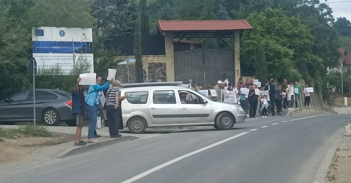 Locuitorii din Podgoria, protest în stradă, speriați că Inelului Metropolitan de Nord al Oradiei va trece prin casele lor