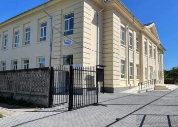 Școli noi în Ștei pe bani europeni. Au finalizat lucrările de reabilitare a Școlii Gimnaziale „Miron Pompiliu” și la grădinița construită din centrala termică