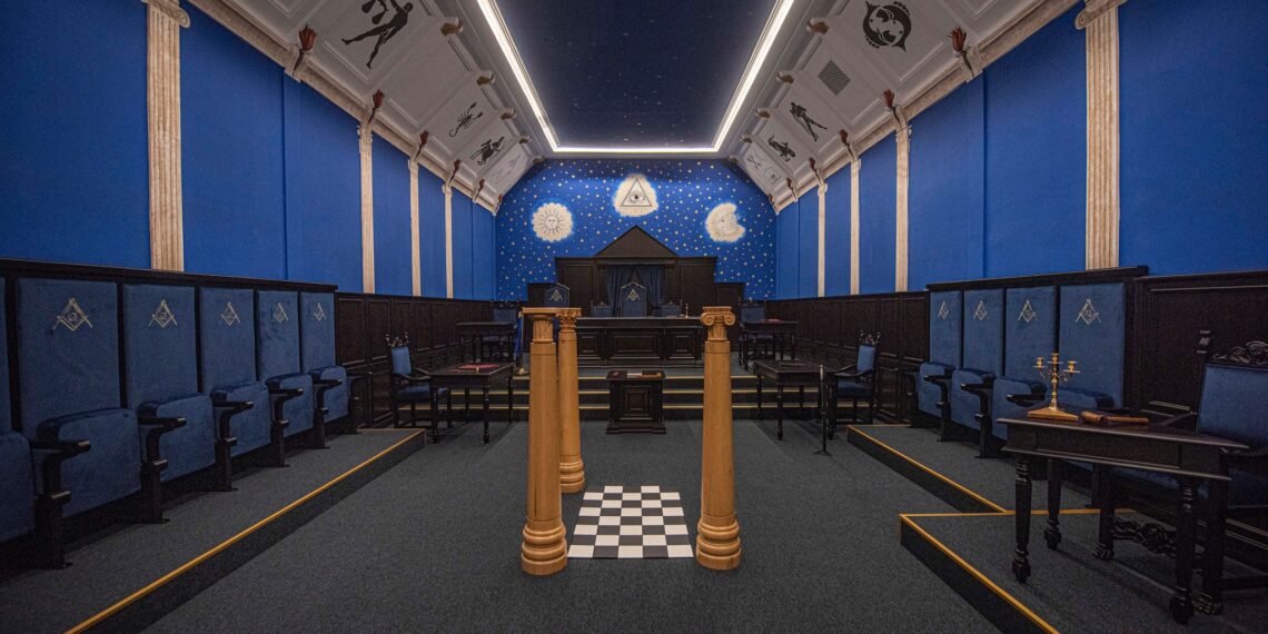 Record: peste 1500 de orădeni au dorit să vadă ce ascunde Templul Francmasoneriei în 5 ore