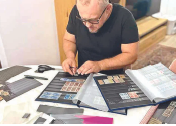 Dan Palaghianu își etalează o parte din colecția de timbre de sute de mii de euro în Noaptea Mărcilor Poștale de la USR Bihor. Pasiunea pentru timbre, „afacere de familie„ în formațiune