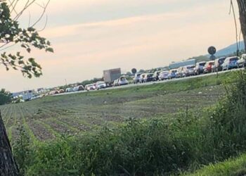 Accident cu două autoturisme și un autotren la Oșorhei