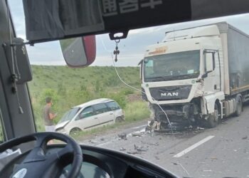 Șoferul care a provocat accidentul în care au murit  trei adulţi, bărbaţi, şi un adolescent era din Lazuri de Beiuș. Avea 39 de ani