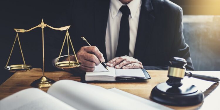 Acţiune având ca obiect plata onorariului avocaţial aferent serviciilor prestate în temeiul contractului de asistenţă juridică, anularea executării silite pe motivul imposibilităţii de determinare a creanţei