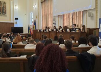 90 de elevi orădeni au urmărit procesul legislativ de la inițiativă la punere în practică și consecințe juridice prin proiectul Sim4All