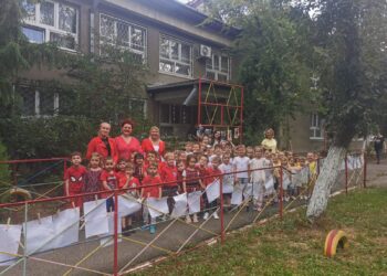 De 1 Iunie Simona le-a povestit celor mici despre misiunea din Africa