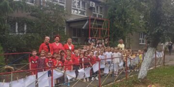 De 1 Iunie Simona le-a povestit celor mici despre misiunea din Africa