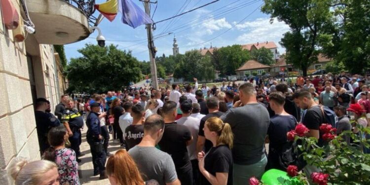 Fierbe Săcueni-ul. Azi se renumără voturile pentru postul de primar de Săcueni la Judecătoria Marghita. Beres Csaba a fost declarat câștigător de BEC la un vot