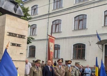 Ceremonie militară și religioasă organizată cu prilejul omagierii eroului național Avram Iancu. 200 de ani de la naștere