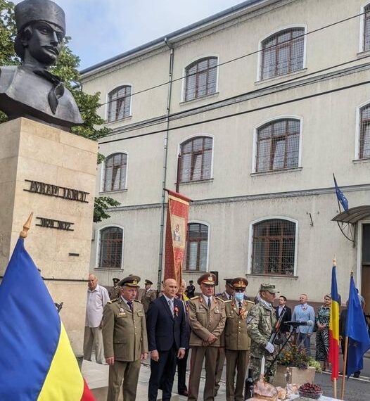 Ceremonie militară și religioasă organizată cu prilejul omagierii eroului național Avram Iancu. 200 de ani de la naștere