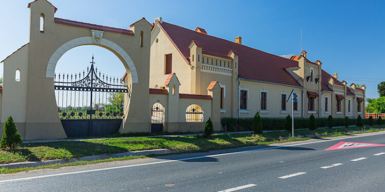 Conacul Miskolczy din Ciumeghiu, închiriat la preț de garsonieră după ce a fost reabilitat și modernizat pe fonduri transfrontaliere