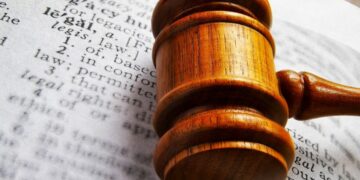 Acțiune în regres: fapte ilicite săvârșite prin încălcarea atribuțiilor de serviciu, despăgubiri plătite de angajator și vinovăția exclusivă a prepusului