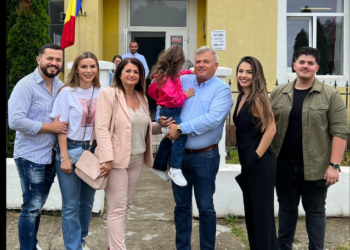 Primarul care în urmă cu 12 ani lăsa o viață liniștită în Austria să conducă cea mai mare comună din Bihor. Scrisoarea impresionantă a fiicei primarului după ce Dorin Curtea a pierdut alegerile