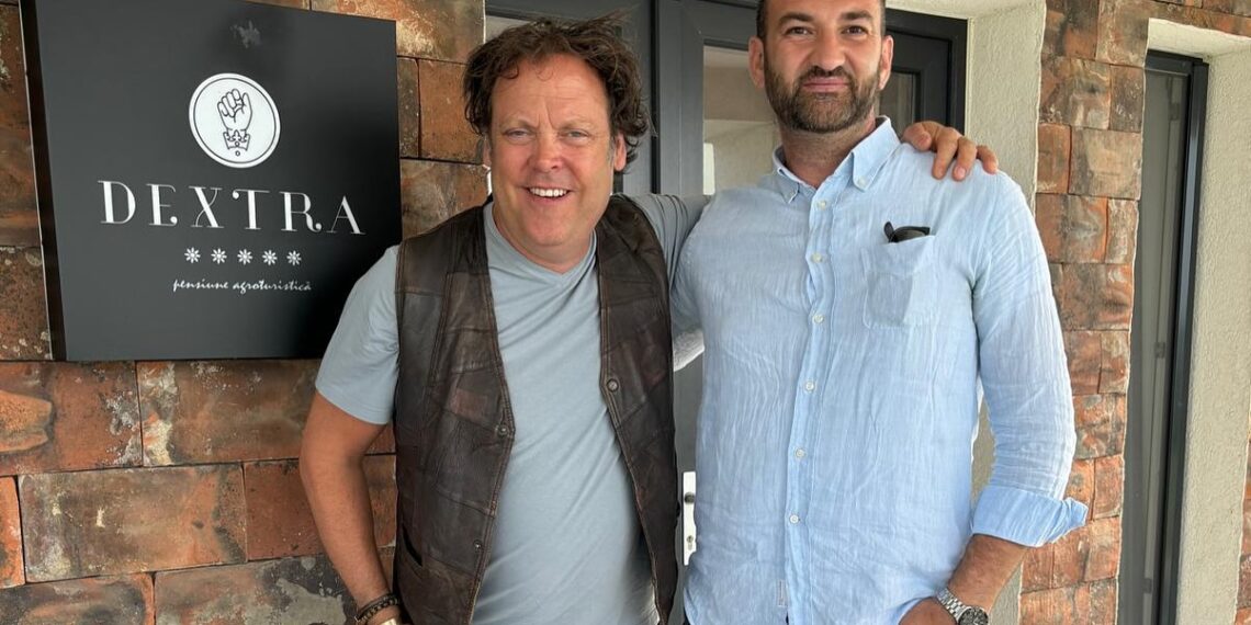 Podgoriile lui Cristi și Geta Domuța, care duc mai departe legenda Sâniobului, vizitate de celebrul Charlie Ottley