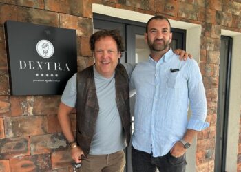 Podgoriile lui Cristi și Geta Domuța, care duc mai departe legenda Sâniobului, vizitate de celebrul Charlie Ottley