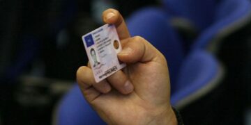 Cetăţenii care şi-au pierdut permisul de conducere sau cărora li s-a deteriorat documentul pot solicita un duplicat direct prin intermediul serviciului online 