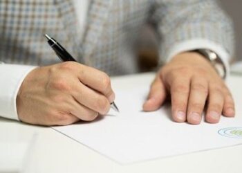 În cazul infracțiunilor pentru care acțiunea penală se pune în mișcare la plângerea prealabilă a persoanei vătămate sau din oficiu, iar persoana vătămată a depus deja o asemenea plângere, acțiunea penală trebuie considerată ca fiind pusă în mișcare la plângerea prealabilă a persoanei vătămate