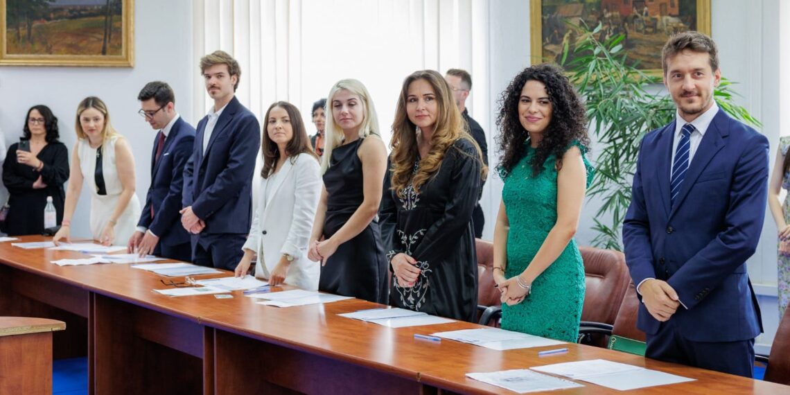 43 de notari publici care au promovat examenul de definitivat au depus jurământul